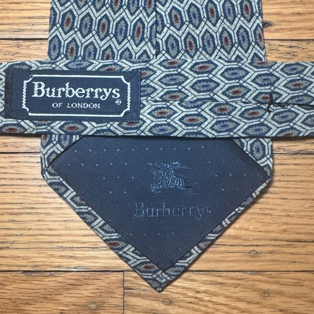 Vintage Burberry Navy and Beige Hexagonal Pattern Silk Tie - Picture 2 of 11